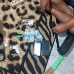 Ket poto: Petugas kepolisian mengamankan pelaku beserta barang bukti di Kelurahan Gilimanuk