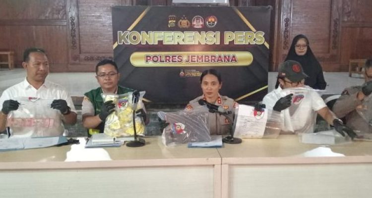 Ket poto: Polres Jembrana ungkap kasus sindikat SKH palsu