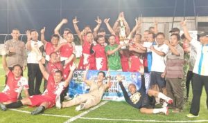 Ket Foto: Bersama gabungan Desa se Kecamatan Pangkah Tegal saat menjuarai turnamen piala KPK