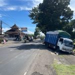 Ket poto: Kondisi truk usai nabrak rumah warga