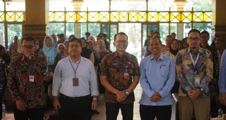 Ket poto: Sesi foto bersama Sekda Kabupaten Tegal Amir mahmud bersama agen Kabupaten Tegal