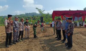 Ket poto: Tuntaskan TMMD sengkuyung Tahap II oleh Kodim 0712 Tegal Ket poto: Tuntaskan TMMD sengkuyung Tahap II oleh Kodim 0712 Tegal
