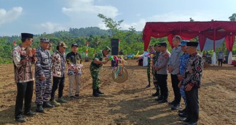 Ket poto: Tuntaskan TMMD sengkuyung Tahap II oleh Kodim 0712 Tegal