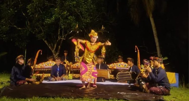 Ket foto: Kesenian Berko yang dipentaskan di kalangan di Kelurahan Pendem, 25 April 2026 menampilkan kondisi aslinya klasik.
