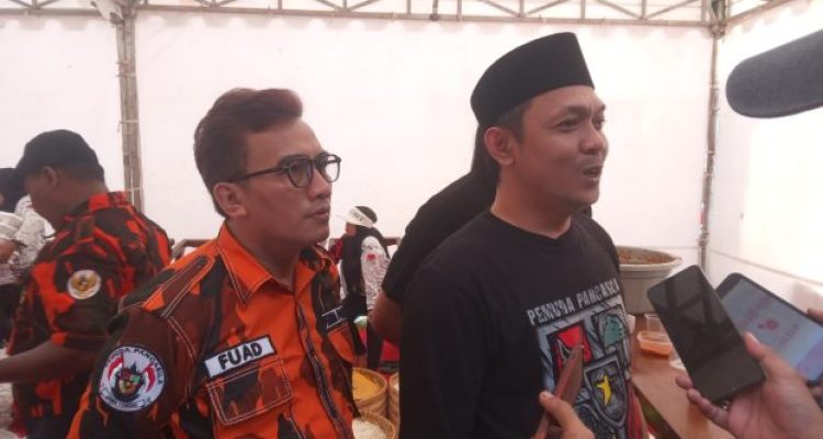 Ket poto: Ketua panitia dari pemuda pancasila Kabupaten Tegal ismet bersama anggota pemuda pancasila dalam rangka houl yang ke Xlll