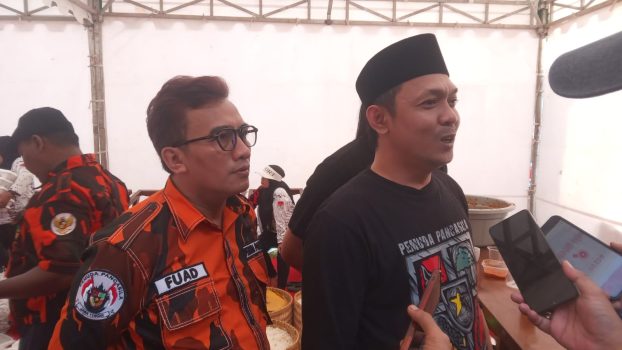 Ket poto: Ketua panitia dari pemuda pancasila Kabupaten Tegal ismet bersama anggota pemuda pancasila dalam rangka houl yang ke Xlll