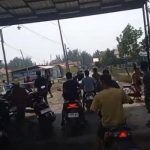 Ket poto: Warga Ngamuk Rusak Fasilitas Loket masuk Wisata Pantai Larangan Tegal