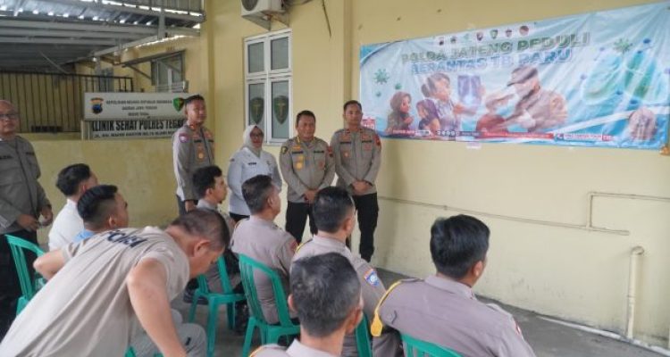 Ket poto: Polda Jateng peduli berantas TB paru bersama Babinkhatibmas polres Tegal