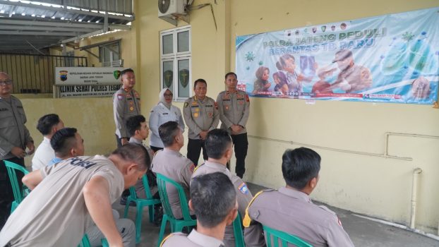 Ket poto: Polda Jateng peduli berantas TB paru bersama Babinkhatibmas polres Tegal
