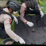 Ket poto: Evakuasi granat yang di lakukan oleh Tim Gegana dari Polres Tegal