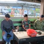 Ket poto: Pelaku pemukulan diamankan petugas di Pelabuhan Gilimanuk