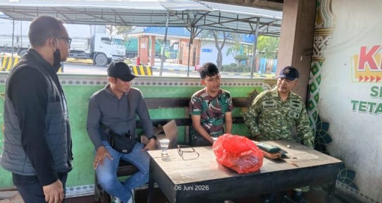 Ket poto: Pelaku pemukulan diamankan petugas di Pelabuhan Gilimanuk