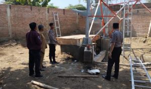 Ket poto: Pengecekan tower oleh pihak Polres Tegal dan Pihak Polsek Talang Ket poto: Pengecekan tower oleh pihak Polres Tegal dan Pihak Polsek Talang
