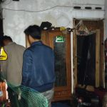 Ket poto: Pengecekan Rumah yang terbakar oleh pihak Polsek Pangkah Ket poto: Pengecekan Rumah yang terbakar oleh pihak Polsek Pangkah