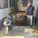 Ket poto: Petugas Kepolisian menunjukan barang bukti usai mengamankan 3 pelaku pencurian sesari