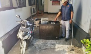 Ket poto: Petugas Kepolisian menunjukan barang bukti usai mengamankan 3 pelaku pencurian sesari Ket poto: Petugas Kepolisian menunjukan barang bukti usai mengamankan 3 pelaku pencurian sesari