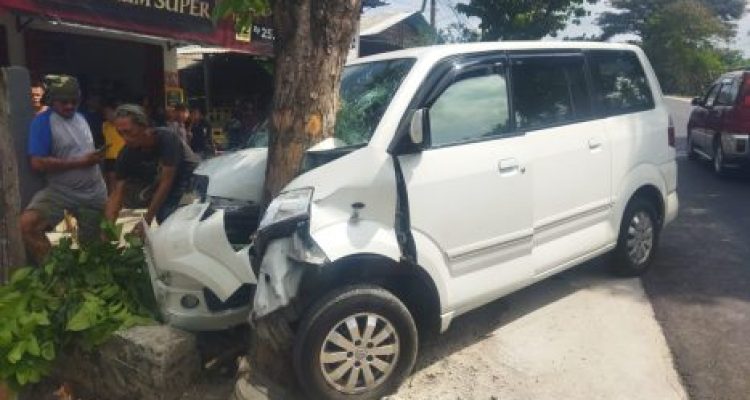 Ket poto: Kondisi Kendaraan AVP usai tabrak pohon di Melaya