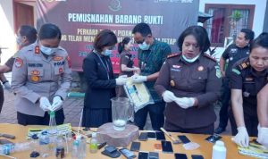 Ket poto: Pemusnahan barang bukti di Kejaksaan Negeri Jembrana