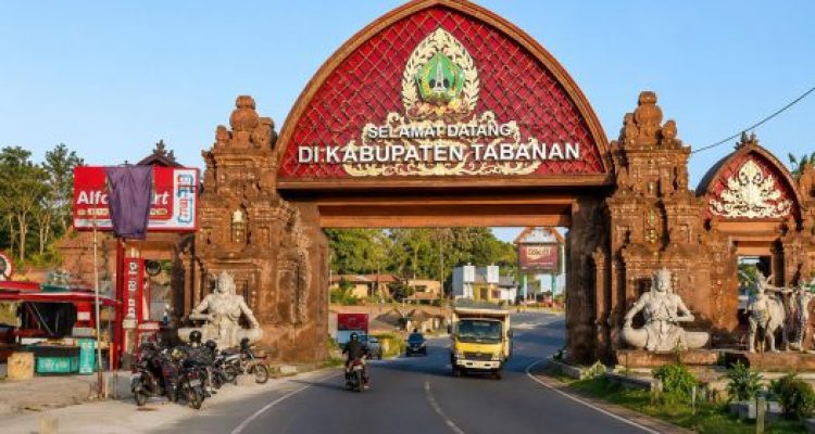 Ket poto: Tapal batas Kabupaten Tabanan dan Kabupaten Jembrana Ket poto: Tapal batas Kabupaten Tabanan dan Kabupaten Jembrana