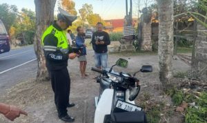 Ket poto: Kondisi sepeda motor korban usai diserempet bus di Kecamatan Mendoyo Ket poto: Kondisi sepeda motor korban usai diserempet bus di Kecamatan Mendoyo