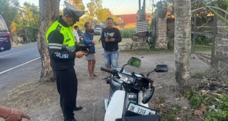 Ket poto: Kondisi sepeda motor korban usai diserempet bus di Kecamatan Mendoyo Ket poto: Kondisi sepeda motor korban usai diserempet bus di Kecamatan Mendoyo