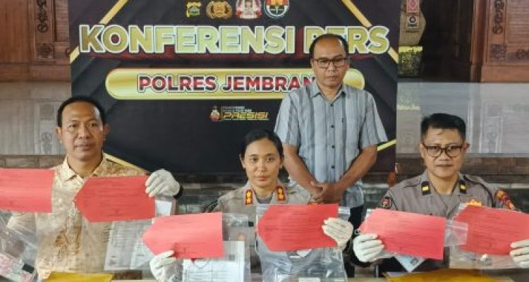 Ket poto: Polres Jembrana ungkap kasus penipuan berkedok bansos Ket poto: Polres Jembrana ungkap kasus penipuan berkedok bansos