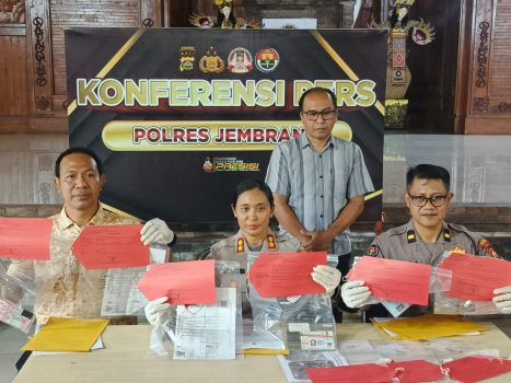 Ket poto: Polres Jembrana ungkap kasus penipuan berkedok bansos