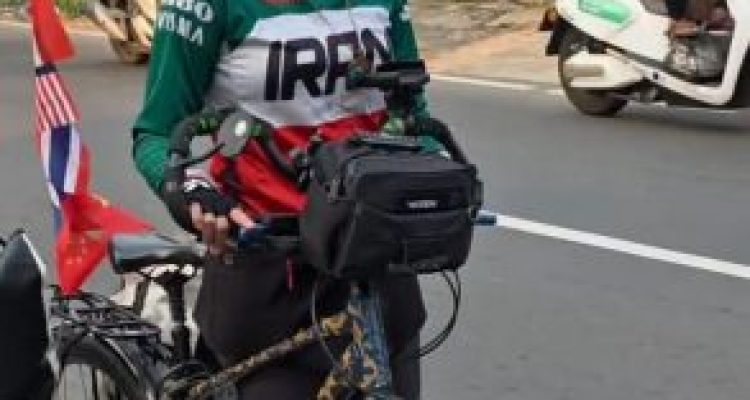 Ket poto: Pesepeda asal Iran, Arezoo Eskandari