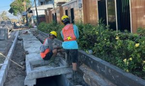 Ket poto: beberapa perkerja saat pengerjaan proyek infrastruktur