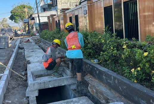 Ket poto: beberapa perkerja saat pengerjaan proyek infrastruktur