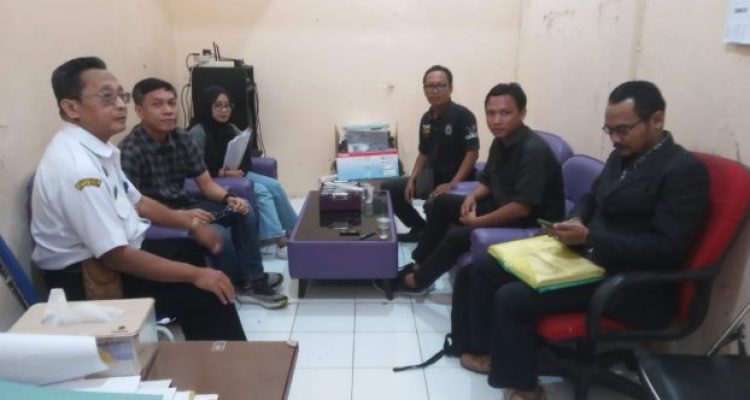 Ket poto: Situasi mediasi di ruang Disnaker Kabupaten Tegal pihak Pekerja yang di dampingi kuasa Hukum bersama pihak kabid Hubungan industri