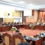 Ket poto: DPRD Jembrana menerima audensi dari 3 aliansi sopir terkait kemacetan di Penyeberangan Gilimanuk Ketapang Ket poto: DPRD Jembrana menerima audensi dari 3 aliansi sopir terkait kemacetan di Penyeberangan Gilimanuk Ketapang