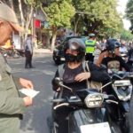 Ket poto: Tim Gabungan saat mengadakan operasi kendaraan di Kecamatan Negara