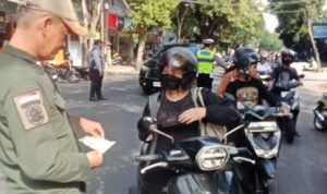 Ket poto: Tim Gabungan saat mengadakan operasi kendaraan di Kecamatan Negara