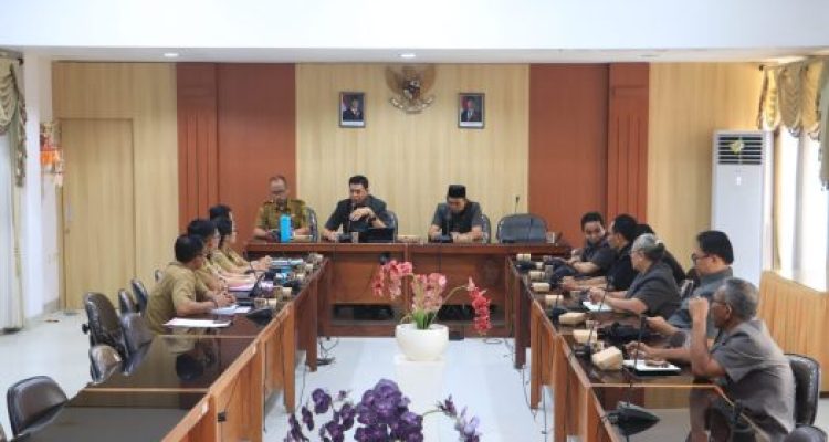 Ket poto: Rapat Kerja Komisi III DPRD Jembrana dengan pihak RSU Negara