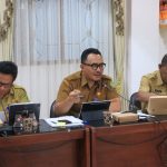 Ket poto: Kepala BPKAD Jembrana I Gede Gusdiendi bersama Sekretaris Daerah (Sekda) Kabupaten Jembrana I Made Budiasa