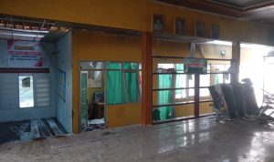 Ket poto: Tampak ruangan Arsip Desa lumingser yang rusak akibat kebakaran di malam hari Ket poto: Tampak ruangan Arsip Desa lumingser yang rusak akibat kebakaran di malam hari