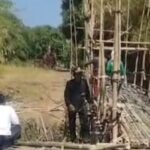 Ket poto:: Jembatan bambu di Desa Gumalar dibangun secara swadaya Ket poto:: Jembatan bambu di Desa Gumalar dibangun secara swadaya
