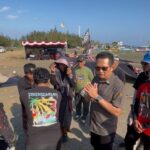 Ket poto: Bupati Jembrana I Made Kembang Hartawan saat meninjau Lomba Layang-layang di Desa Pengambengan Ket poto: Bupati Jembrana I Made Kembang Hartawan saat meninjau Lomba Layang-layang di Desa Pengambengan