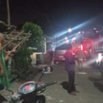 Ket poto: Kondisi warung warga usai ditabrak bus
