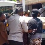 Ket poto: Jenazah PMI asal Lingkungan Dewasana Jembrana tiba di rumah duka