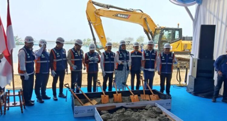 Ket poto: Peletakan batu pertama (groundbreaking) Pembangunan konstruksi Pengembangan Pelabuhan Perikanan Nusantara (PPN) Pengambengan Ket poto: Peletakan batu pertama (groundbreaking) Pembangunan konstruksi Pengembangan Pelabuhan Perikanan Nusantara (PPN) Pengambengan