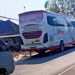 Ket poto: Kecelakaan bus melawan sepeda motor di Depan SPBU Banyubiru Ket poto: Kecelakaan bus melawan sepeda motor di Depan SPBU Banyubiru