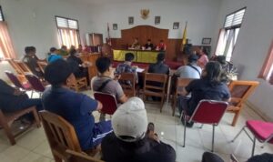 Ket poto: Rapat mediasi antara kelompok air dengan Bumdes yang dimediasi oleh PDAM Jembrana