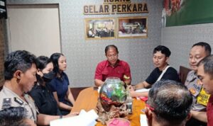 Ket poto: Kasat Reskrim Polres Jembrana AKP I Gede Alit Darmana hentikan proses hukum kasus perkelahian lewat restoratif justice