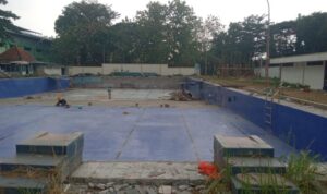 Ket poto: proyek penataan kolam renang GOR Trisanja